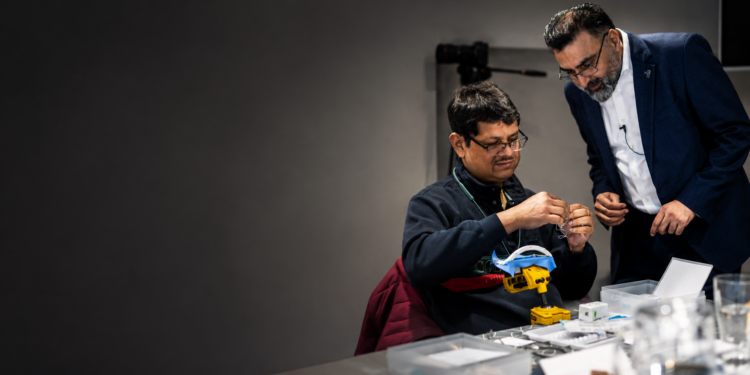 Dr Nadeem Younis demonstrating rubber dam isolation techniques during a hands-on Rubber Dam Management course at Private Dental Mentor.