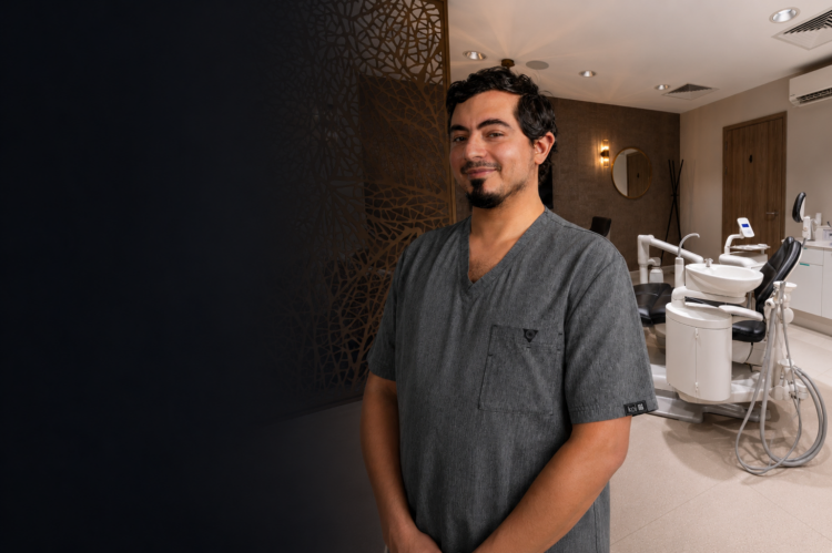 Dr Ahmad Nounu in a modern private dental surgery representing the EVOLVE Level 7 Diploma in Private & Restorative Dentistry at Private Dental Mentor.